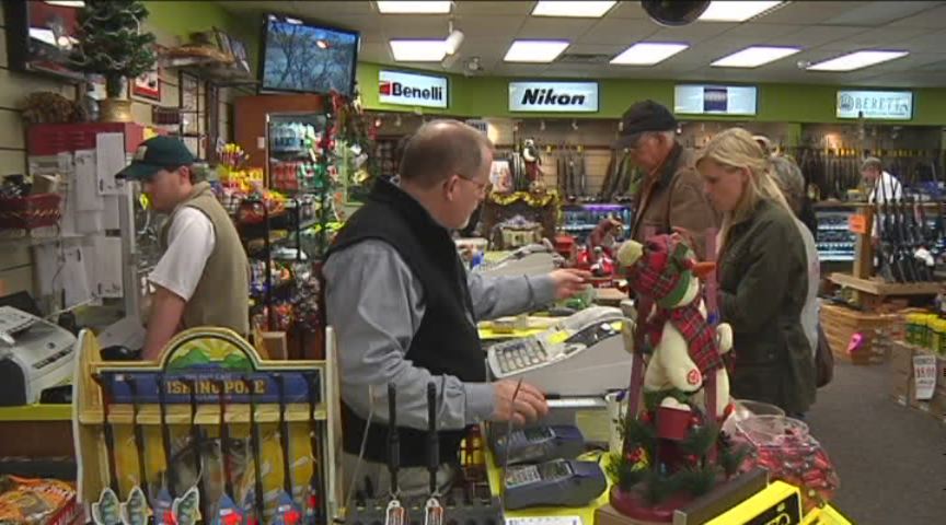 продавец пистолетов Марк